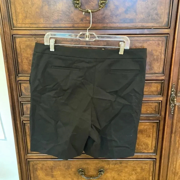 Talbots woman’s black Bermuda shorts - Picture 3 of 7